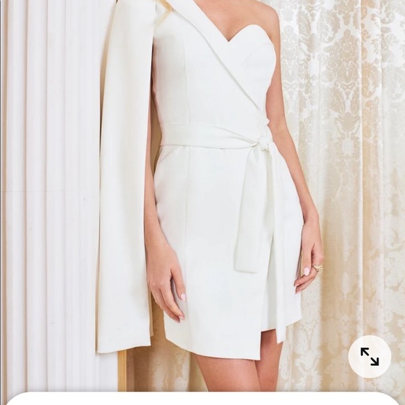 Stunning Lavish Alice cape Dress - Picture 1 of 7